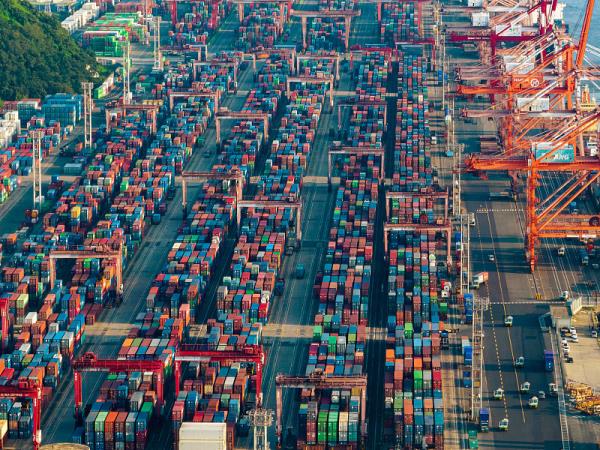 西安市到奧地利——圣珀?duì)栻v速遞人員合作