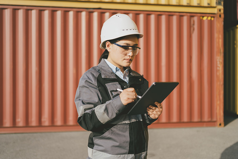 深圳市至阿曼速遞人員合伙