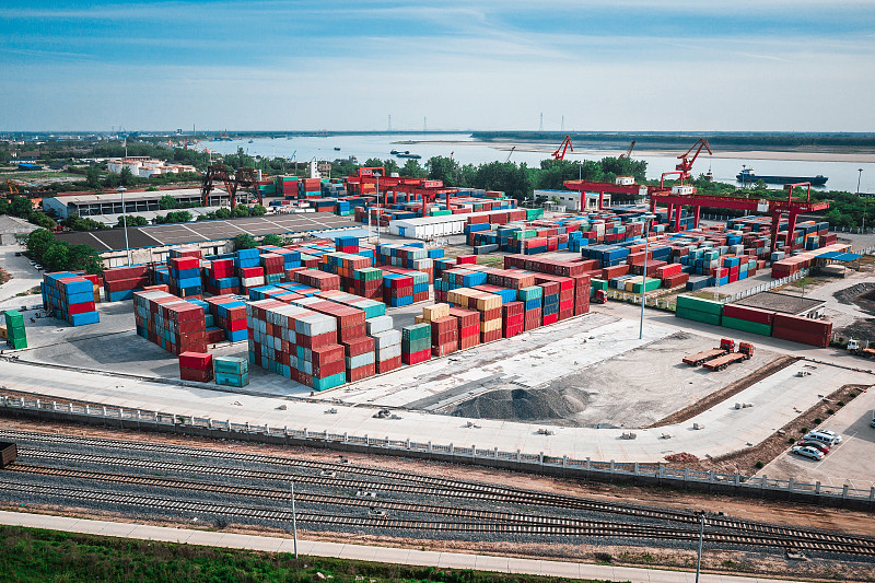 杭州市至列支敦士登——瓦杜茲物流人員合作