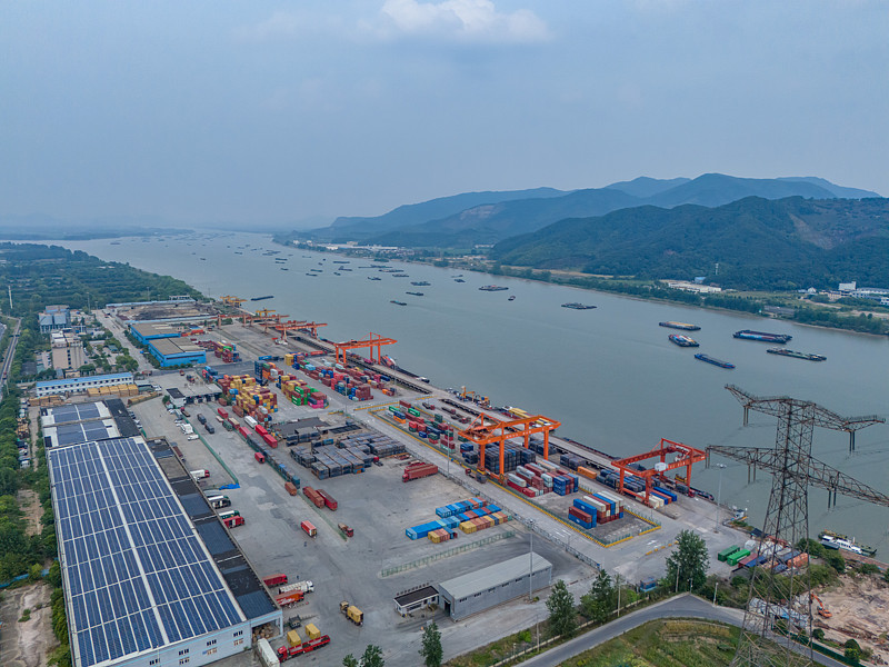 貨品千斤頂及起升設備經(jīng)青島市使用輪船快遞到阿根廷——羅薩里奧