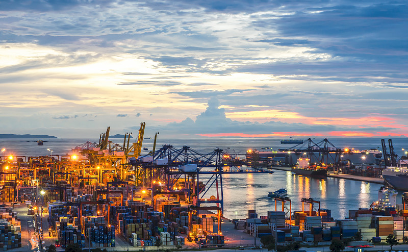 物品消防頭盔經(jīng)重慶市選取空運(yùn)配送至東盟