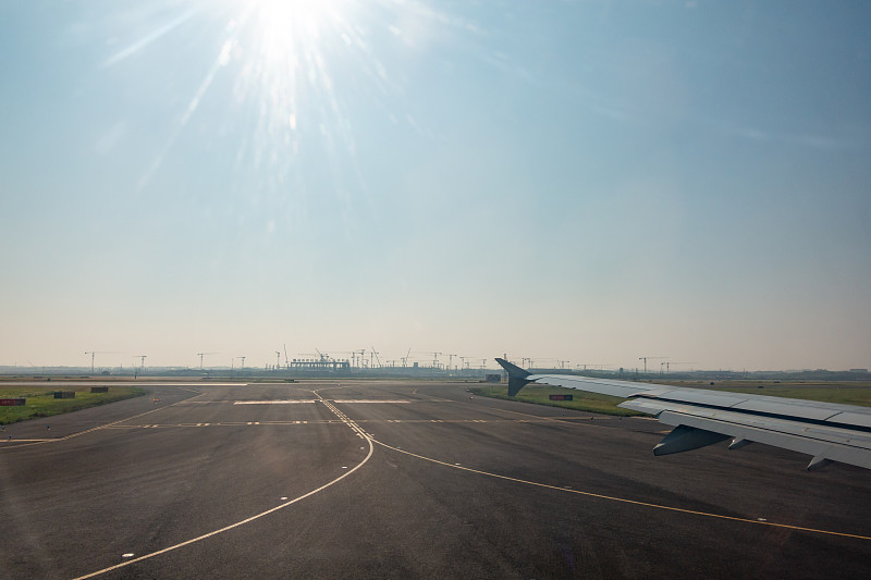 貨品化學(xué)纖維短纖經(jīng)深圳市選用飛機(jī)快遞到歐州