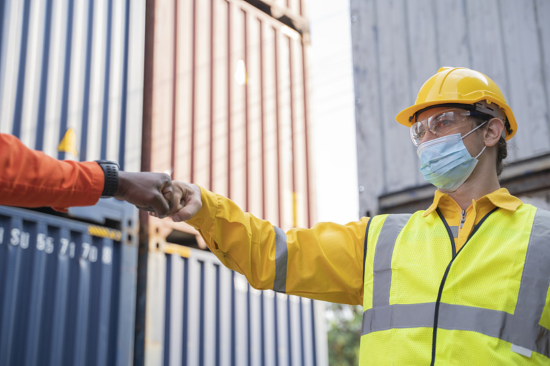 商品熱軋帶鋼經(jīng)杭州市選擇輪船快遞抵達(dá)匈牙利——瓦茨