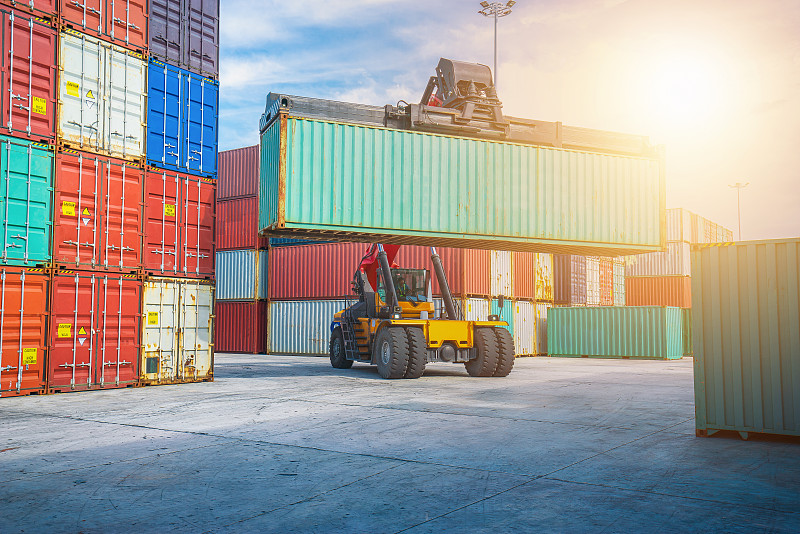 商品藝術(shù)品用木材從南京市選用飛機速遞至丹麥——海寧