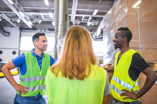 物品異型棒從上海市選用輪船貨運抵到阿曼