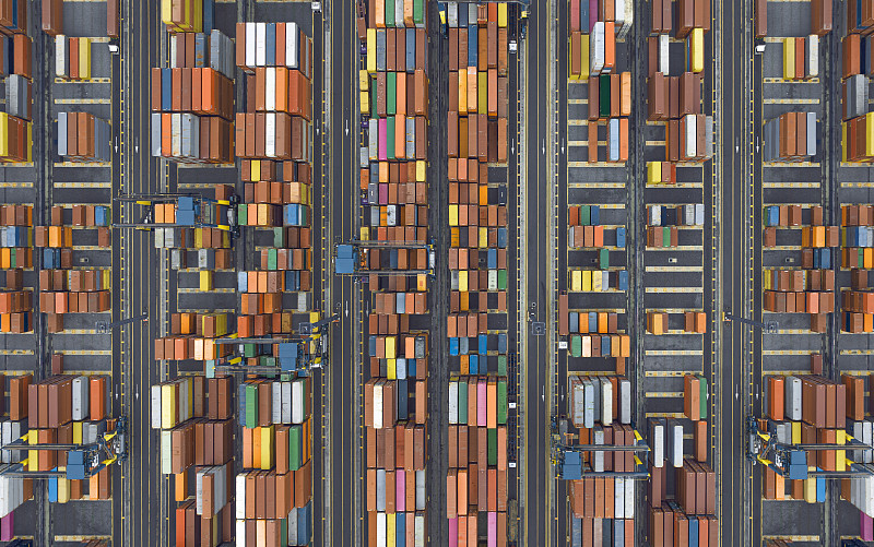 貨品車載睡袋及枕頭經(jīng)深圳市選取輪船速遞抵到歐盟