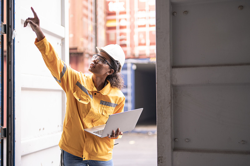 物品修正帶經(jīng)杭州市采取輪船配送到印度尼西亞