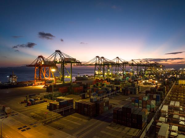 貨品消防水桶從連云港市選擇海運速遞抵達(dá)英