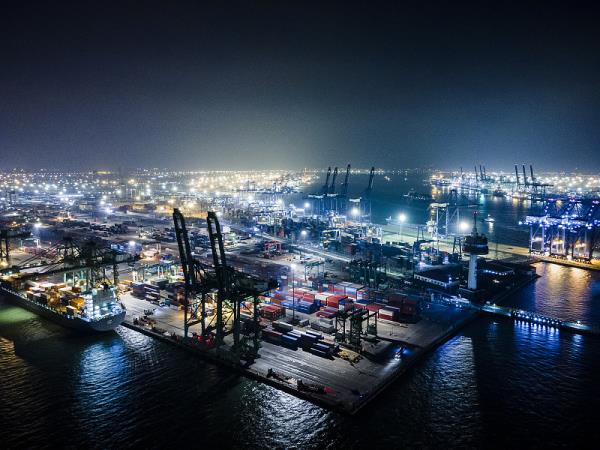 貨品感應(yīng)燈從珠海市選用海運(yùn)配送抵到毛里塔