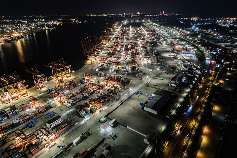 商品記憶枕經上海市采用輪船運輸到中國香港