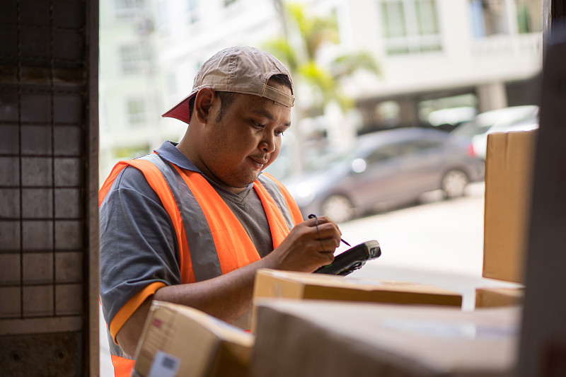 物品汽車自動泊車輔助系統(tǒng)從青島市選用輪船貨運到達(dá)阿爾巴尼亞——佩什科比亞