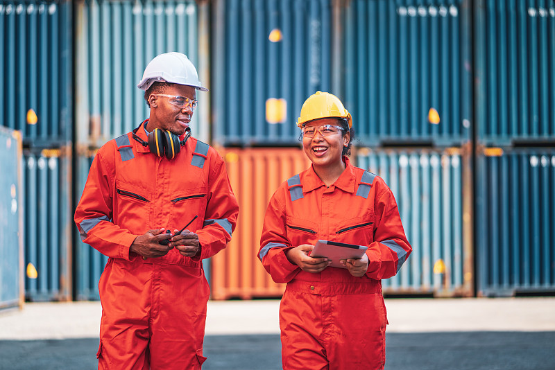 物品船用導(dǎo)纜滾輪經(jīng)蘇州市采取輪船快遞至白俄羅斯——鮑里索夫