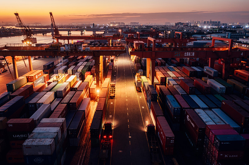 小漠國(guó)際物流港汽車滾裝外貿(mào)首航