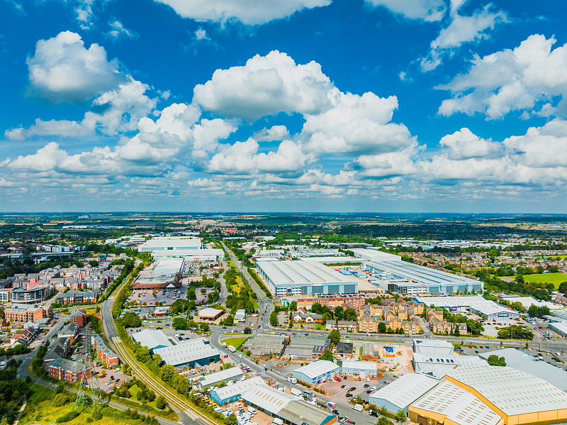 米面糧油、紙尿褲、奶粉...快遞小哥加緊派送生活物資