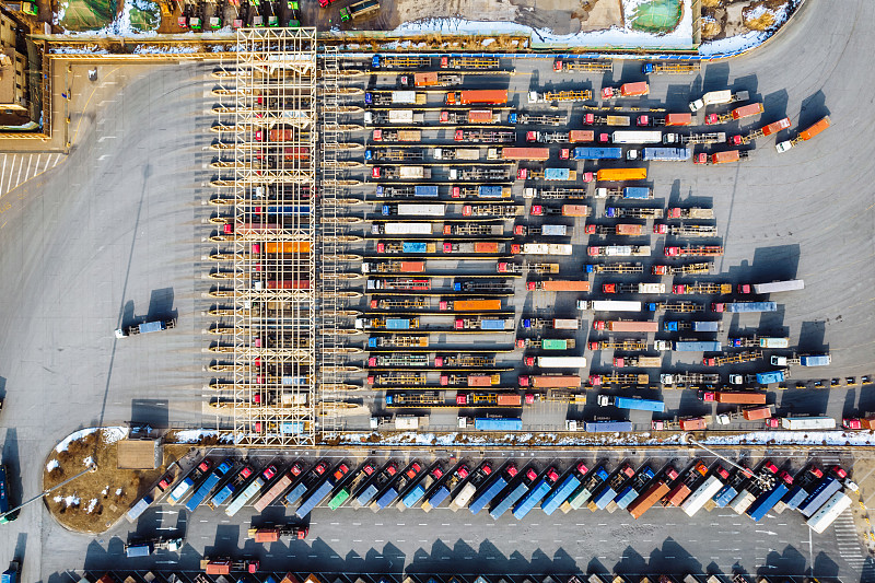 全球集裝箱總運(yùn)力2633萬TEU，馬士基和MSC的運(yùn)力排名似乎已成定局