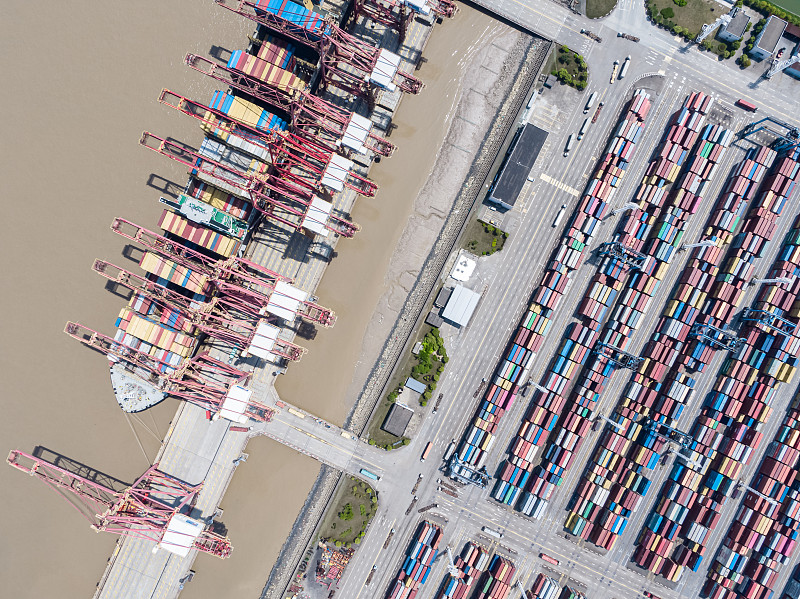 “大面積停擺”消息不實 郵政快遞業(yè)春節(jié)“不打烊 “大面積停擺”消息不實 郵政快遞業(yè)春節(jié)“不打烊