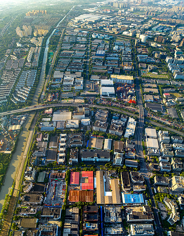 從中國發(fā)國際物流到英國，是按照實際重量計費(fèi)還是體積重量計費(fèi)？