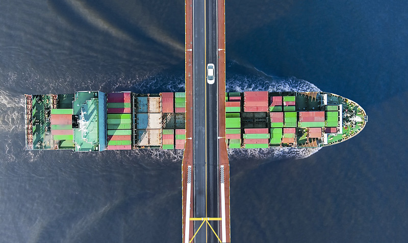 FedEx節(jié)日期間免收大部分包裹的附加費(fèi)，和UPS死磕？