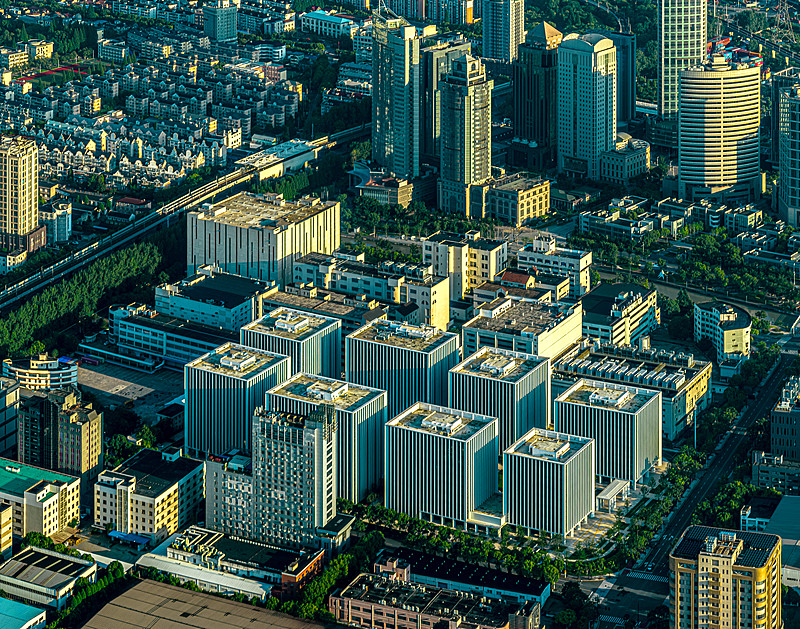 走陸運(yùn)的歐洲賣家注意！9至12月，DHL Freight 將開收4%的旺季附加費(fèi)