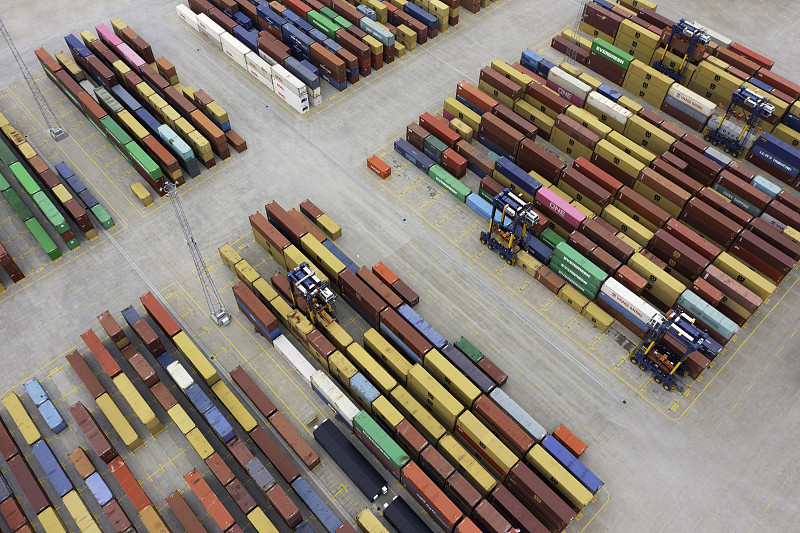 震后土耳其：碼頭倒塌，集裝箱起火，港口地面布滿裂縫