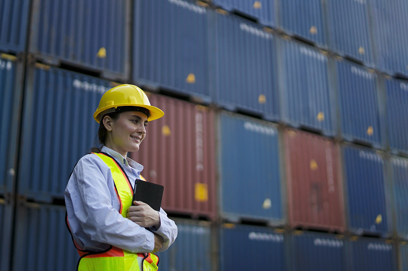 全球首艘純氨燃料內燃機動力船首航成功