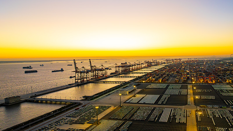 兩分鐘跨越兩個(gè)“世界第一”__上海忠信貨運(yùn)