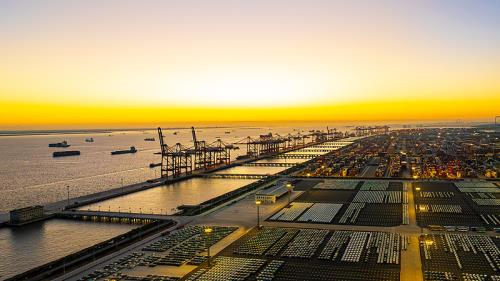 兩分鐘跨越兩個“世界第一”__上海忠信貨運(yùn)