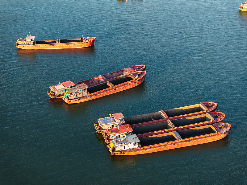 美軍空襲敘利亞東部一民居
