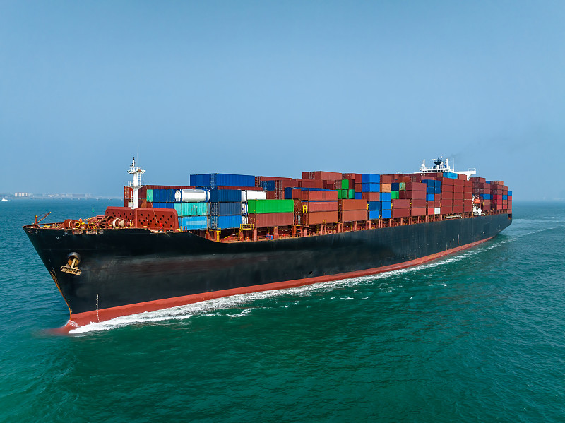 全球航運市場分化明顯:美西運價周漲8.3%,歐洲航線暴跌12.2% 全球航運市場分化明顯:美西運價周漲8.3%,歐洲航線暴跌12.2%