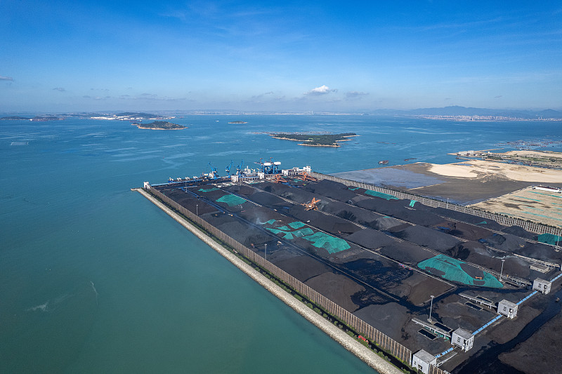 突發(fā)!一飛機(jī)沖出跑道!