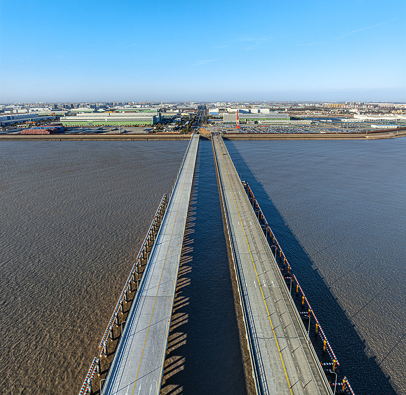 石油運輸中斷!罷工導(dǎo)致安特衛(wèi)普布魯日港擁堵