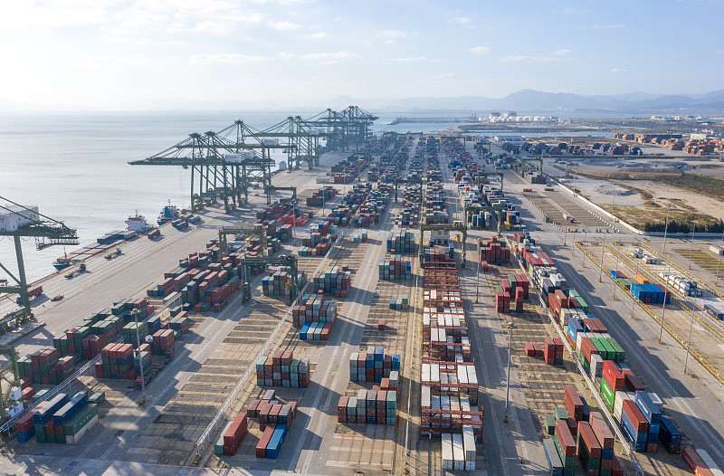 PIL正式建造首艘13000 TEU LNG雙燃料集裝箱船