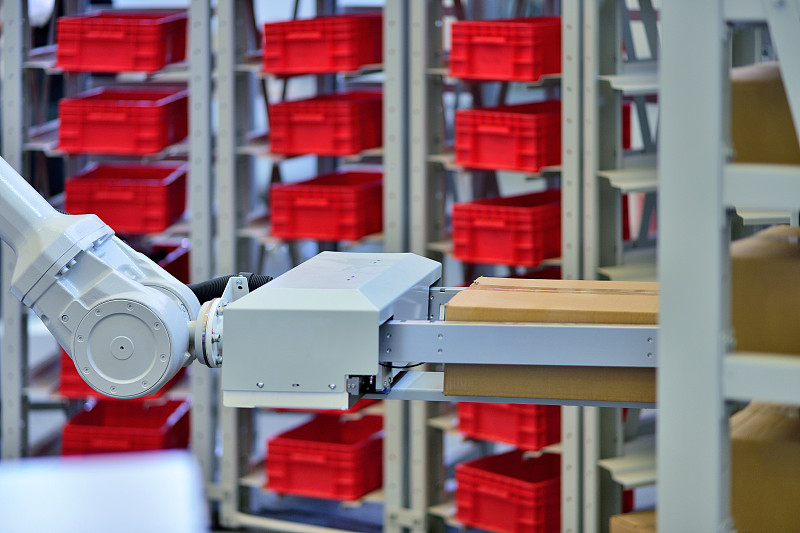 中美暫停關稅導致船公司更改航線，預計貨運量激增