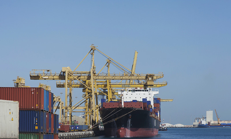 一年后跨境進口電商是要“收”還是“放”？