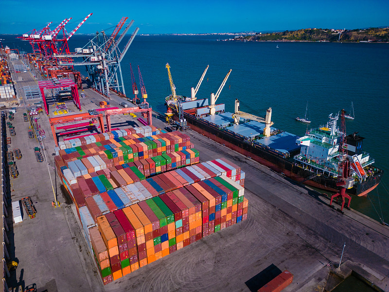 商務(wù)部:前三季度服務(wù)貿(mào)易逆差收窄至7332億元同比減少2382億元