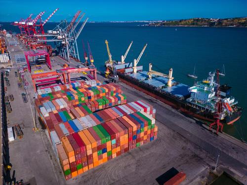 商務(wù)部:前三季度服務(wù)貿(mào)易逆差收窄至7332億