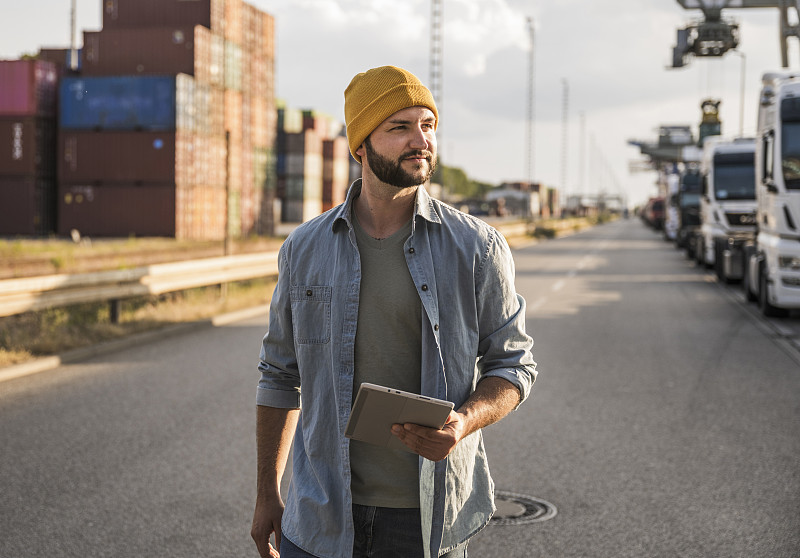 美聯儲報告:關稅重壓下,美國經濟的兩大支柱正雙雙承壓