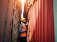 從中國發國際物流到日本，是按照實際重量計費還是體積重量計費？