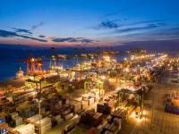 發國際快遞到美國,是按照實際重量計費還是體積重量計費？