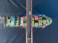 FedEx節日期間免收大部分包裹的附加費，和UPS死磕？