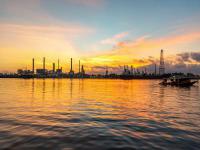 商品AR眼鏡從寧波市選用輪船運(yùn)送至伊拉克