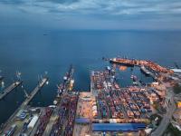 集裝箱航運業大變動：即期運價跌至疫情前，合約運價預計明年跳水