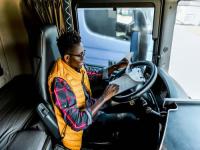 湖北黃梅小池港至江西九江港集裝箱穿巴航線首航