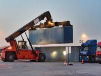 商品玉米淀粉經上海市選取海運快遞抵到東盟