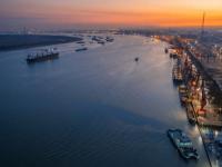 集裝箱船正以史上最慢的速度航行!