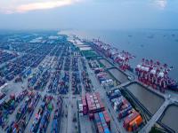 貨品景觀燈經(jīng)泰州市使用輪船配送至德國(guó)——