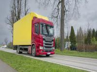 黃金、原油大跌！鮑威爾重申：不急于降息