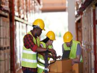 商品眉粉經(jīng)深圳市采取海運(yùn)貨代到達(dá)北歐——努克