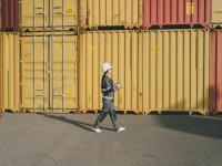 我國已建成全球最大高鐵網 高速網和郵政快遞網