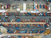 物品榆木經(jīng)深圳市選擇輪船運(yùn)送抵達(dá)中非——瓦達(dá)